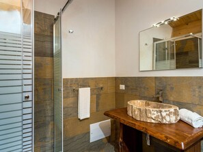 Villa | Bathroom