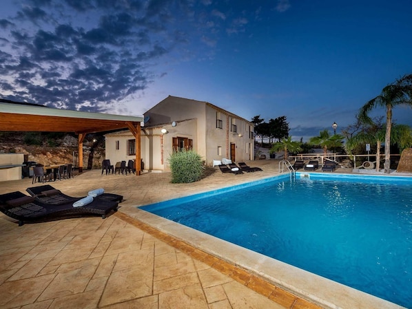 Villa | Piscine | Piscine intérieure, piscine extérieure