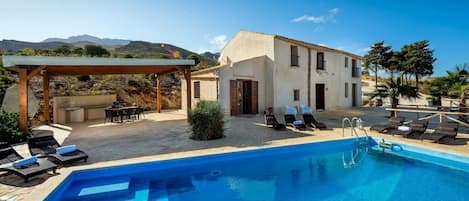 Villa | Exterior