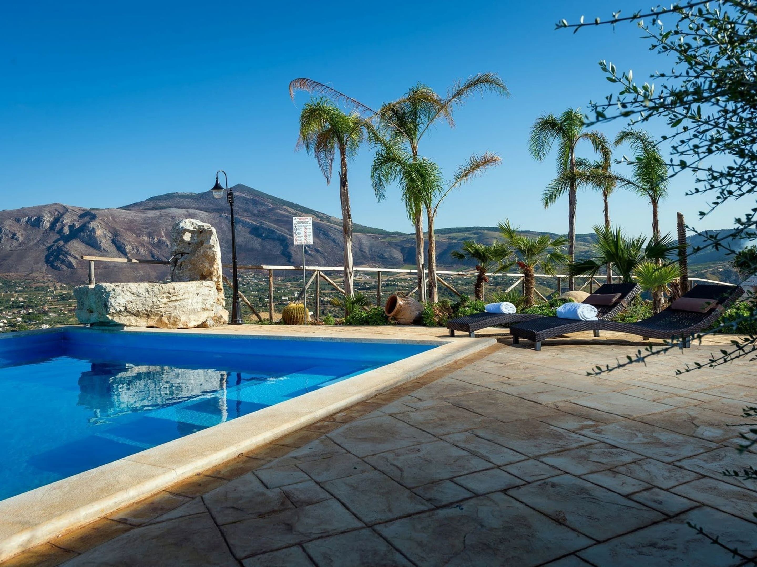 Villa | Pool | Indoor pool, outdoor pool