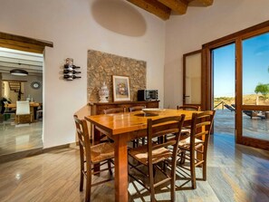 Villa | Dining