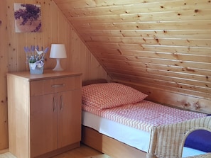 2 bedrooms, individually furnished, bed sheets - A Beautiful House by the Wilkasy Lake, Living Room With Fireplace, Terrace, 2 Bedrooms (Gizycko)