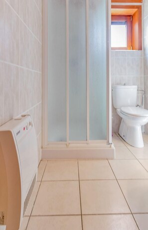 Bathroom - Serene Holiday Home in De Haan near Sea Beach (De Haan)