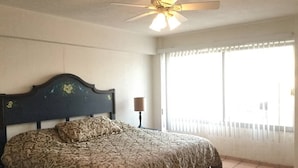 1 bedroom, laptop workspace, iron/ironing board, bed sheets - Zona Av. Tecnologico, El Prado (Querétaro)