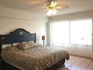 1 habitación y espacio para trabajar con laptop 