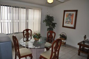 Dining - Centrico con Seguridad y Alberca (Querétaro)