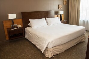 Premium bedding, down comforters, minibar, in-room safe - Hotel Alto del Sol Calama (Calama)