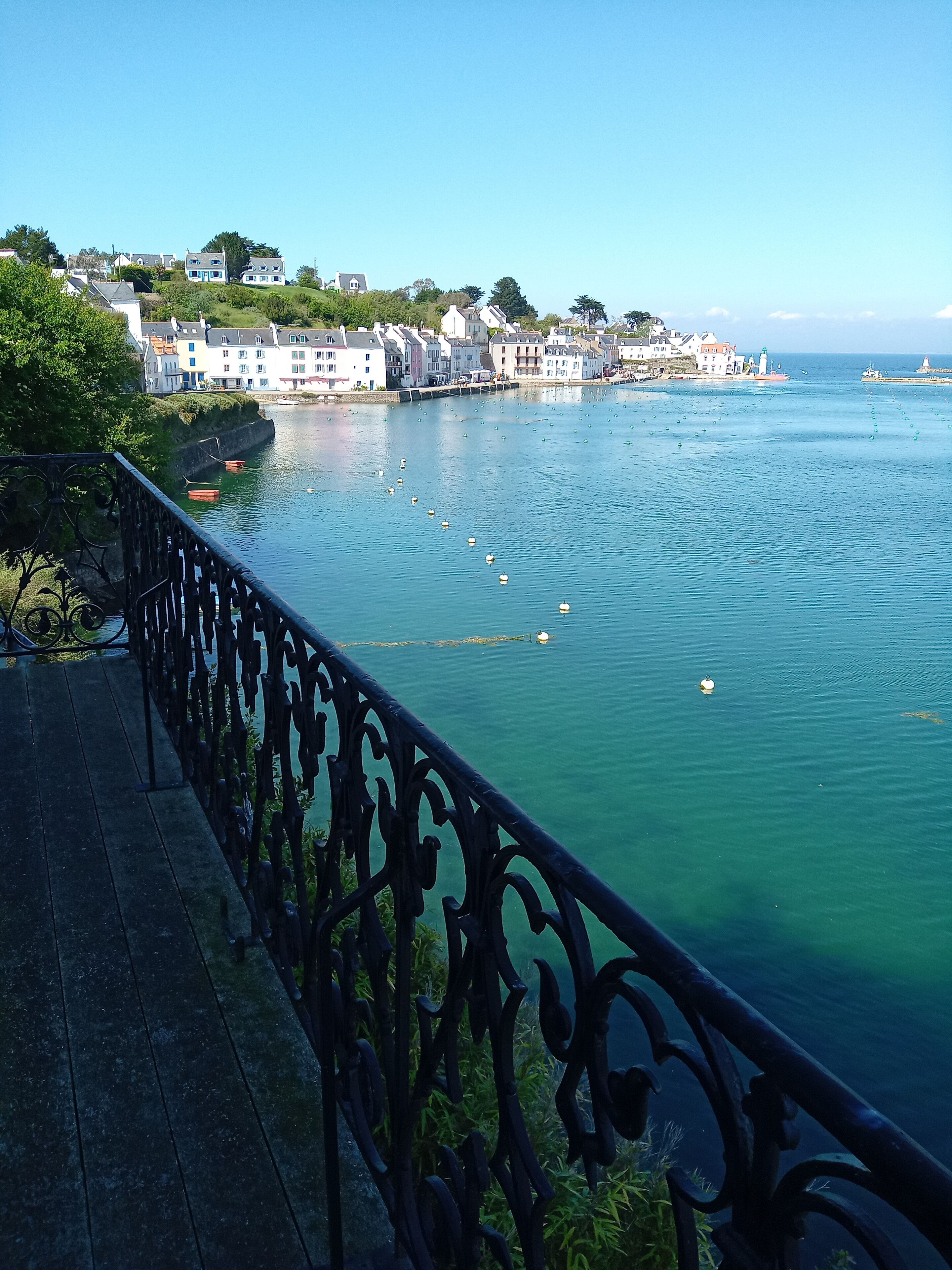 المنطقة المحيطة بالمنشأة