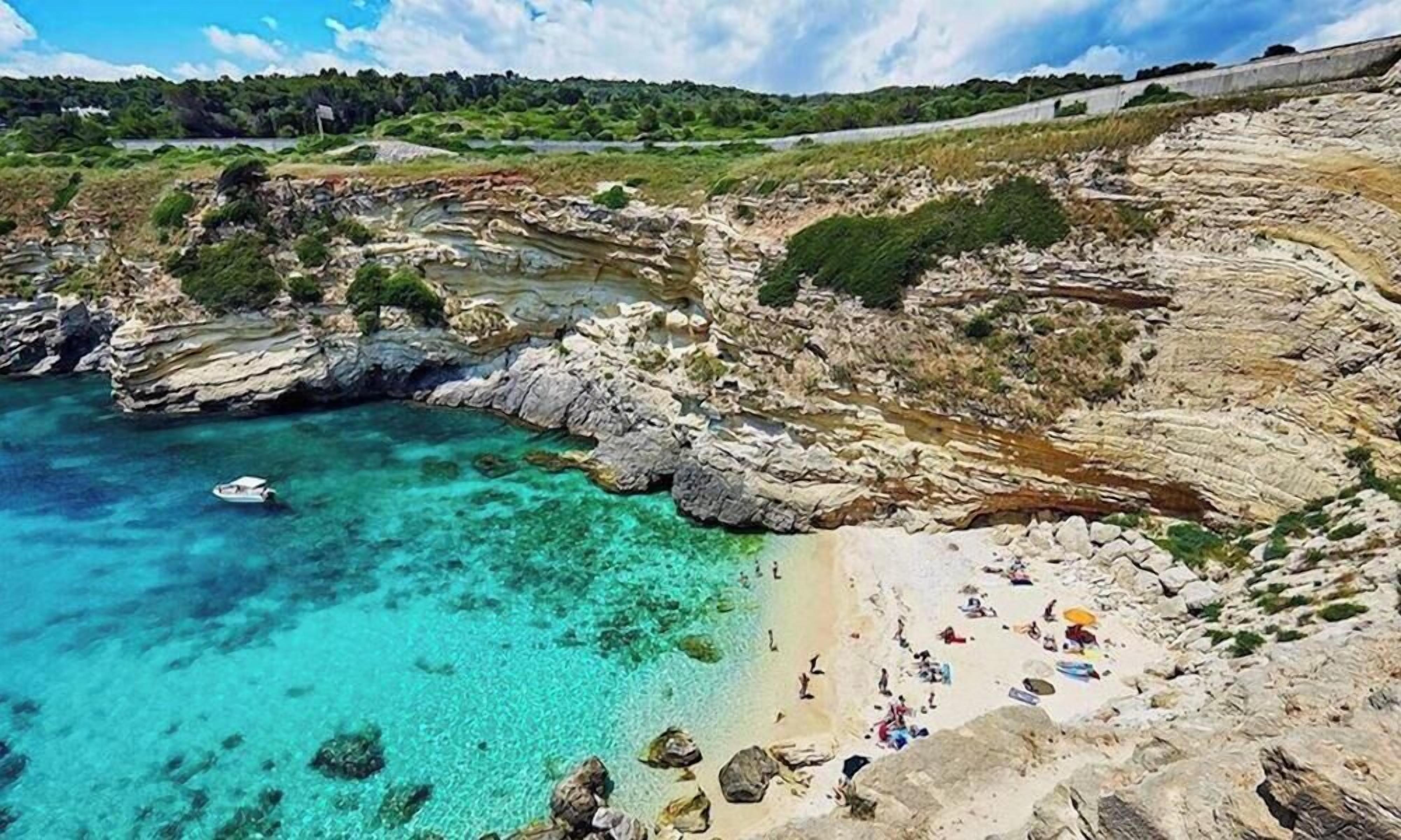 Beach nearby, sun-loungers