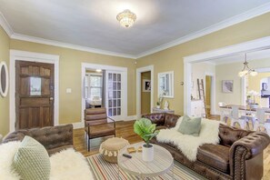 Smart TV, Netflix, streaming services - Stylish Bungalow | Near Cooper-Young, Eats & Beats (Memphis)