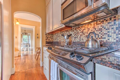 1903a (Main) · Beautiful Bungalow Stones throw from Cooper Young