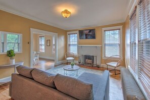 Smart TV, Netflix, streaming services