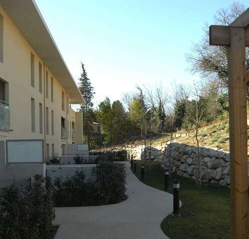 Architect's residence 2 minutes from the plane tree countryside