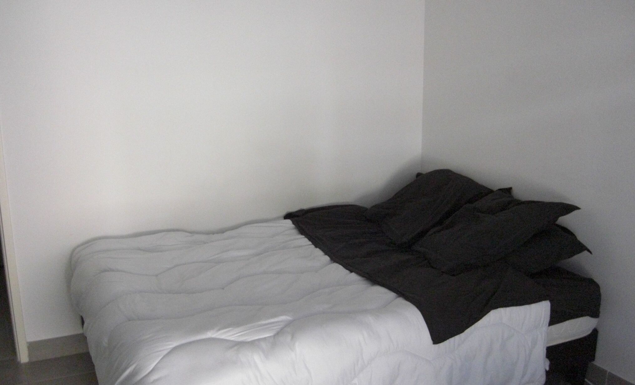 1 slaapkamer, een strijkplank/strijkijzer, wifi, beddengoed