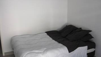 1 多间卧室、熨斗/熨衣板、WiFi、床单