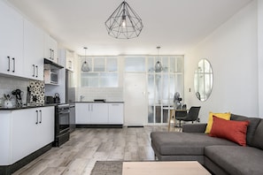 Deluxe Studio | Living area