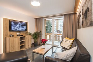 Smart TV, DVD player, table tennis, music library