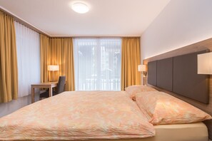 2 bedrooms, desk, travel crib, free WiFi