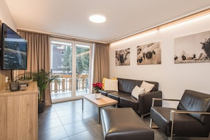 TV connectée, lecteur de DVD, table de tennis de table, médiathèque