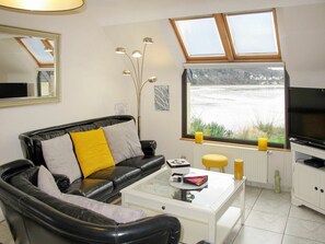 TV, fireplace - Stunning private villa for 8 guests with WIFI, TV, terrace and pets allowed (Kerouguel)