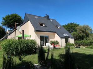 Exterior - Stunning private villa for 8 guests with WIFI, TV, terrace and pets allowed (Kerouguel)