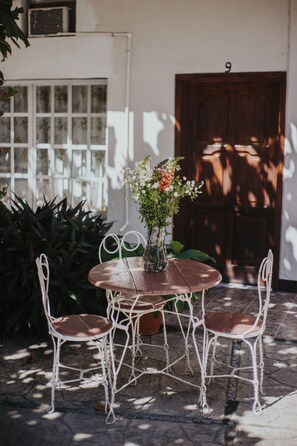 Triple con Aire Acondicionado | Terrace/patio - Posada San Jose (San Pedro Pochutla)