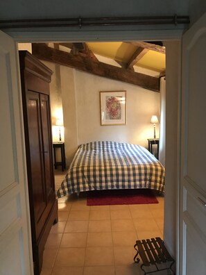 3 chambres, fer et planche Ă repasser, Wi-Fi, draps fournis
