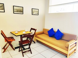 Deluxe Apartment | Living area | TV - TC1001 Vista Perfeita de Copacabana (Rio de Janeiro)