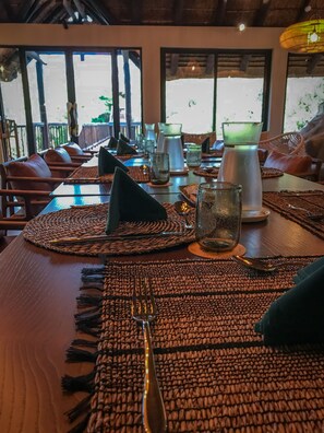 Breakfast, lunch, dinner served; international cuisine