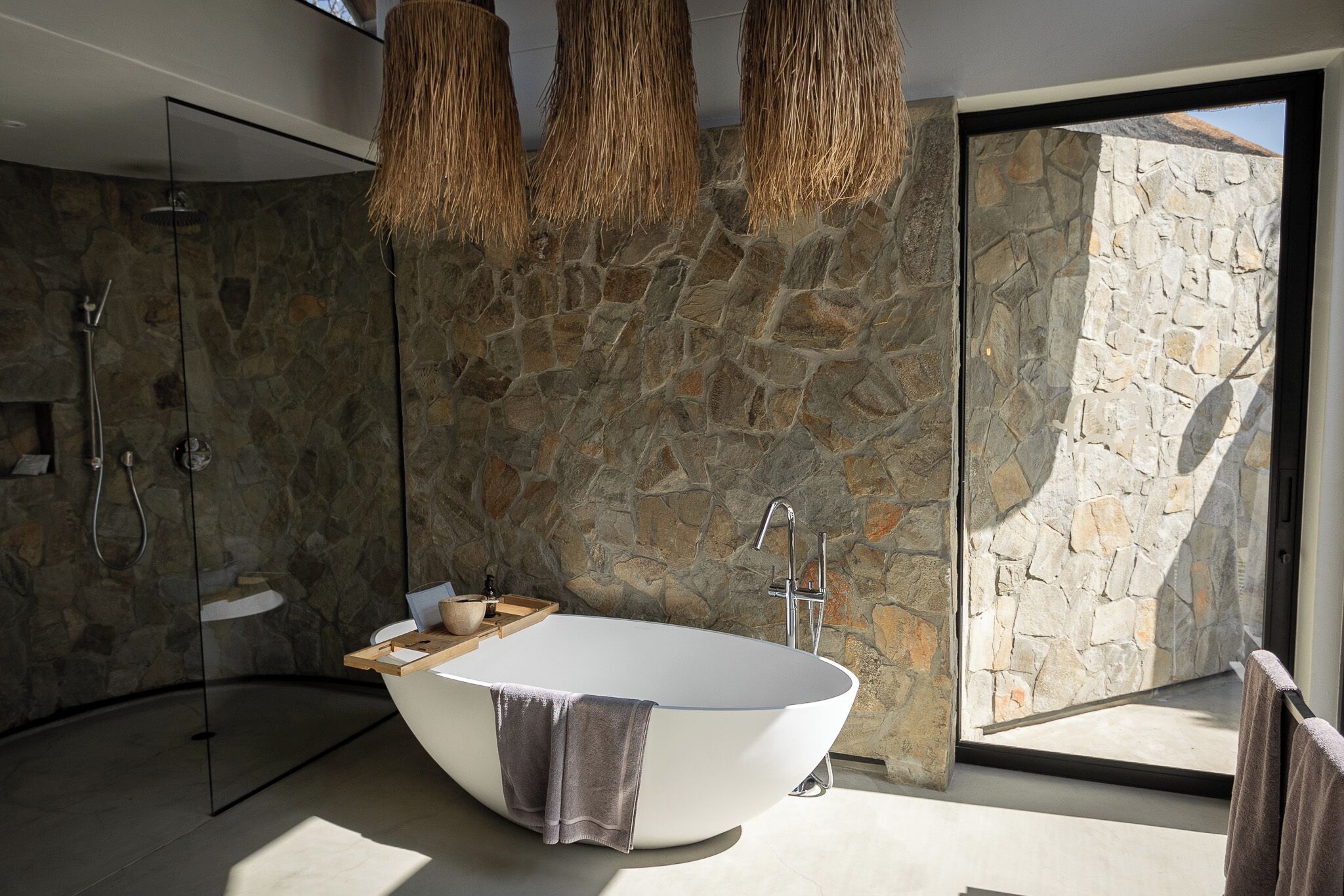 Luxury Suite | Bathroom | Separate tub and shower, rainfall showerhead, eco-friendly toiletries