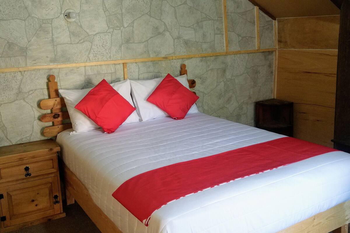 1 bedroom, bed sheets