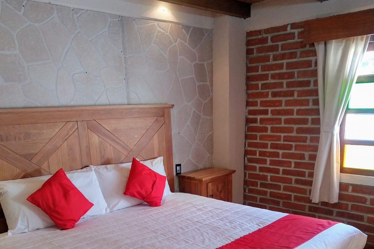 1 bedroom, bed sheets
