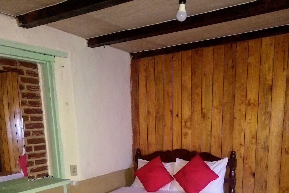 1 bedroom, bed sheets