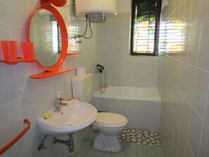 Apartment | Bathroom