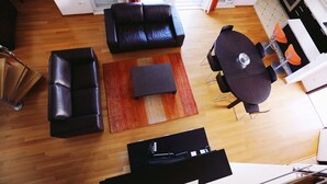Luokittelematon kuva, 5 kautta 36, painike