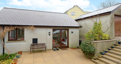 Modern Holiday Home in Wisemans Bridge With Terrace
