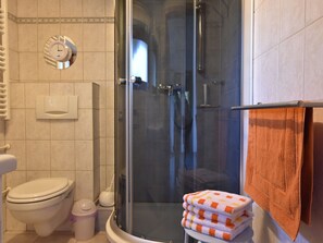 Apartment | Badezimmer | Dusche, Handtücher