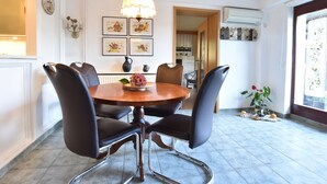 Dining - Modern Apartment in Groß Klein Germany With Barbecue (Rostock)