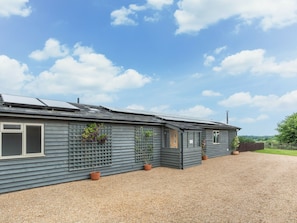 Exterior - A Stunning Converted Barn in a Peaceful Rural Setting (Heathfield)
