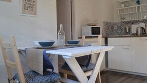 Dining - Charming Cottage With Private Terrace Surrounded by Nature With Shared Pool (Giarratana)