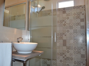 House | Bathroom | Shower, towels