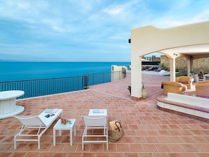 Villa | Balcony - Gorgeous Villa With Whirlpool Bath and Breathless View, Near the Sea (Augusta)