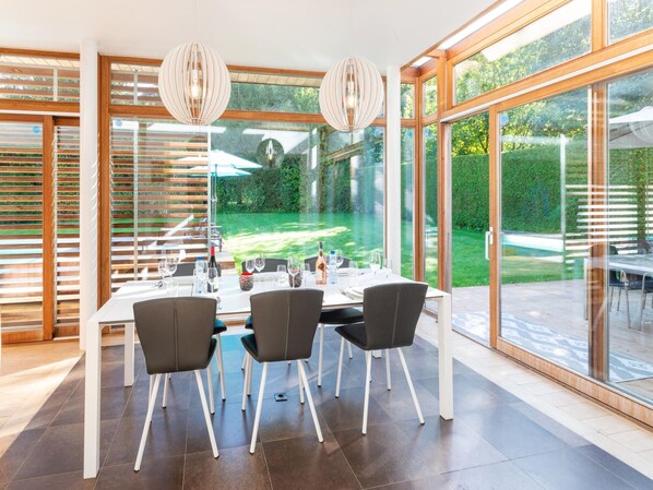 House | Dining - Holiday Home in Spa Near Thermal Baths (Spa)