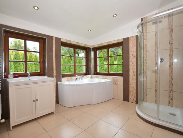 House | Bathroom - Scenic Holiday Home in Sluknov With Garden (Sluknov)