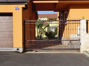Reception - Comfortable Apartment With Fenced Garden and Outdoor Terrace and Grill, Airco (Medulin)
