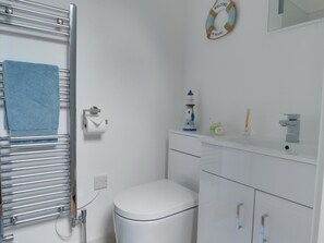 Buồng tắm vòi sen, khăn tắm 
