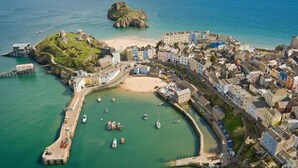 Unclassified image, 2 of 10, button - Holiday Home With French Doors to Sunny Terrace and Private Parking (Tenby)