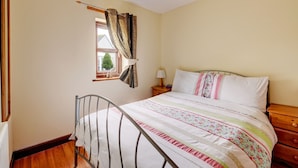 Unclassified image, 4 of 10, button - Holiday Home With French Doors to Sunny Terrace and Private Parking (Tenby)