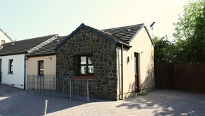 Unclassified image, 3 of 10, button - Holiday Home With French Doors to Sunny Terrace and Private Parking (Tenby)