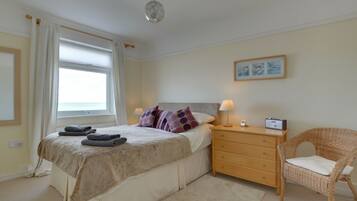 House | 3 bedrooms, individually furnished, bed sheets